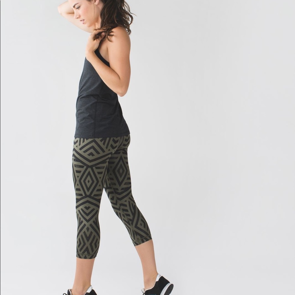 Lululemon Wunder Under Crop I Full-On Luxtreme size 4
